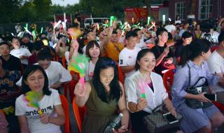 闪烁之光新手阵容推荐 闪烁之光王者赛几天